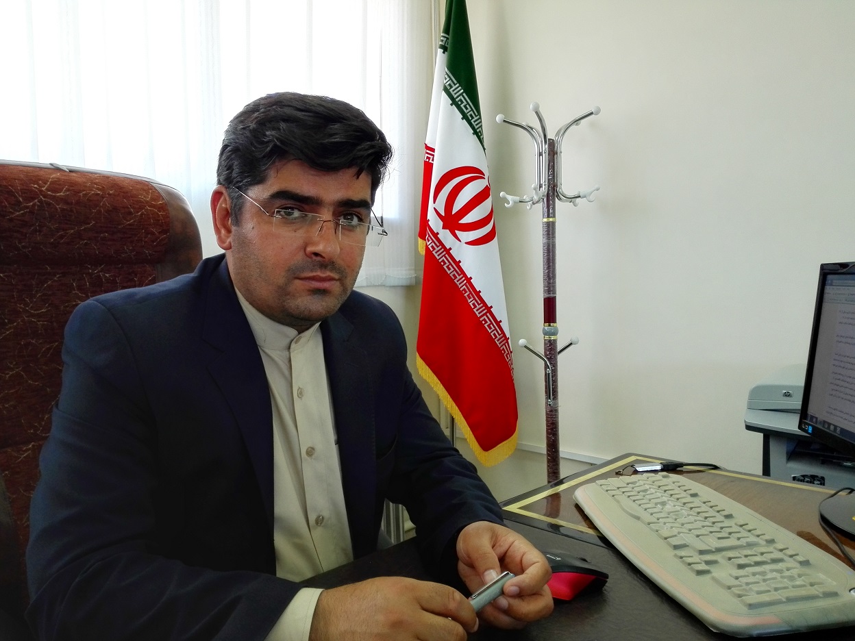 وضعیت راه دسترسی مرکز اموزش عالی شهیدباکری ناگوار است/ مسئولان مربوطه فکری به وضعیت این جاده کنند