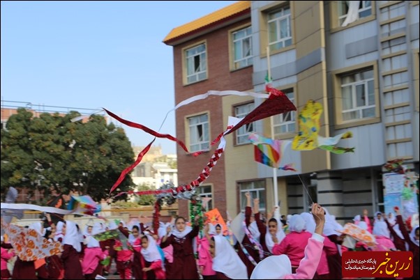بادبادک ها در آسمان میاندوآب به پرواز درآمدند + تصاویر