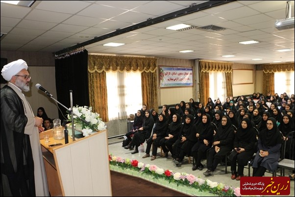 دانشجویان باید به دنبال کسب مدارج علمی باشند