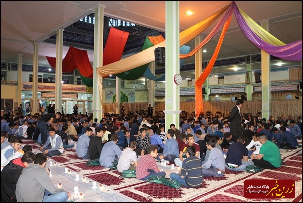 ضیافت افطاری ۷۰۰ دانش آموز روزه اولی در میاندوآب برگزار شد+ تصاویر