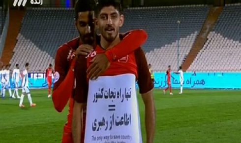 دسته گل مهدی ترابی در بین کاربران شبکه های اجتماعی دست به دست شد/ سلبریتی بودن به سبک جوان خوب فوتبال ایران