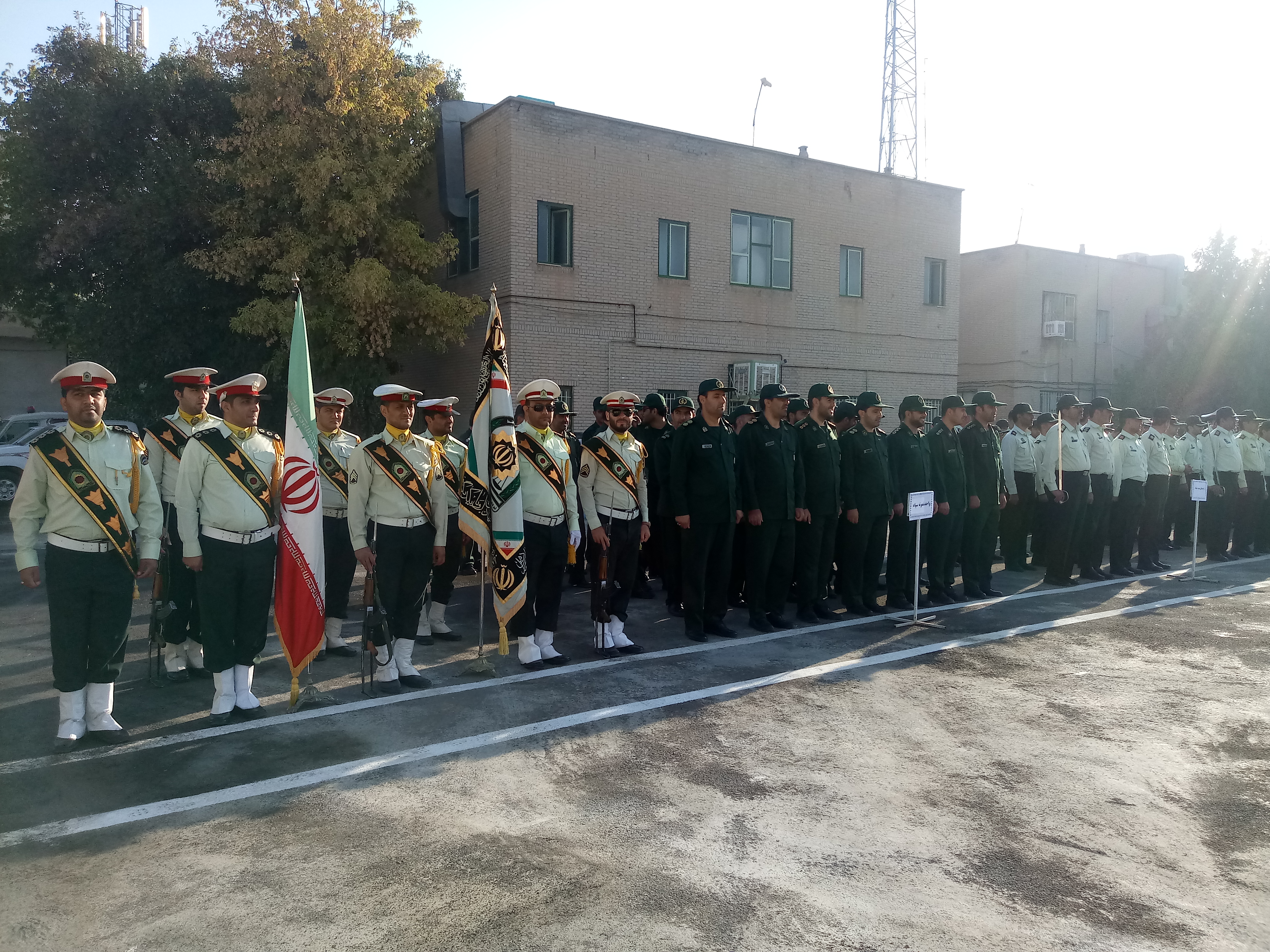 صبحگاه مشترک نیروهای نظامی و انتظامی در میاندوآب به مناسبت هفته ناجا + تصاویر