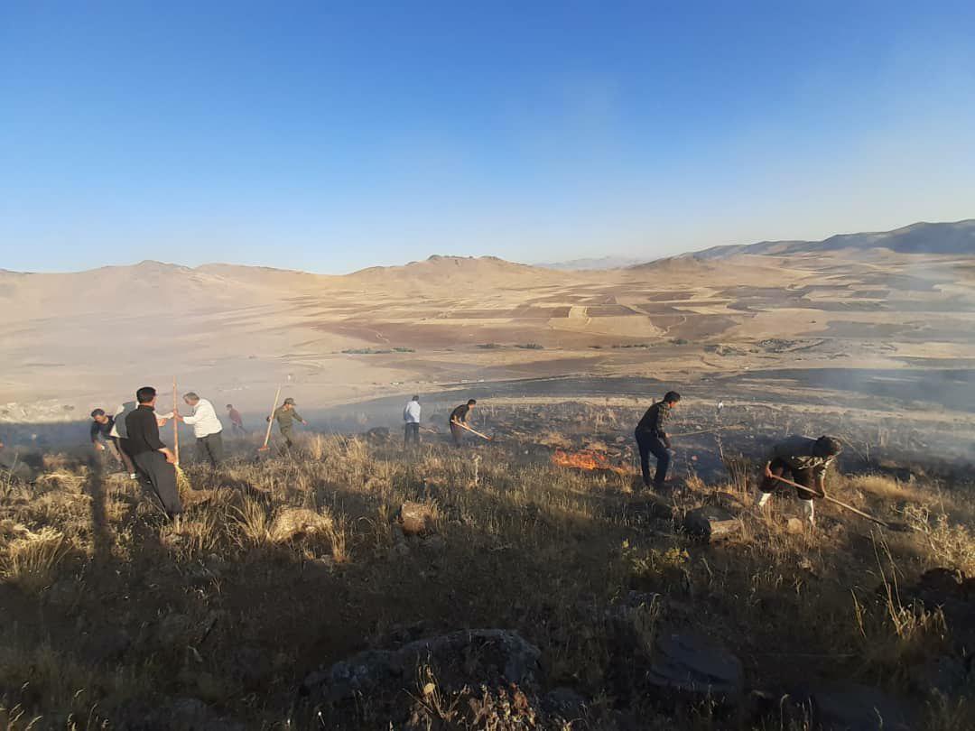 ۵ هكتار از مراتع بخش باروق مياندوآب در آتش سوخت