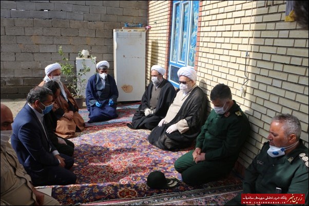 دیدار مسئولان استانی و شهرستانی با خانواده شهید صمدی در میاندوآب/ تصاویر