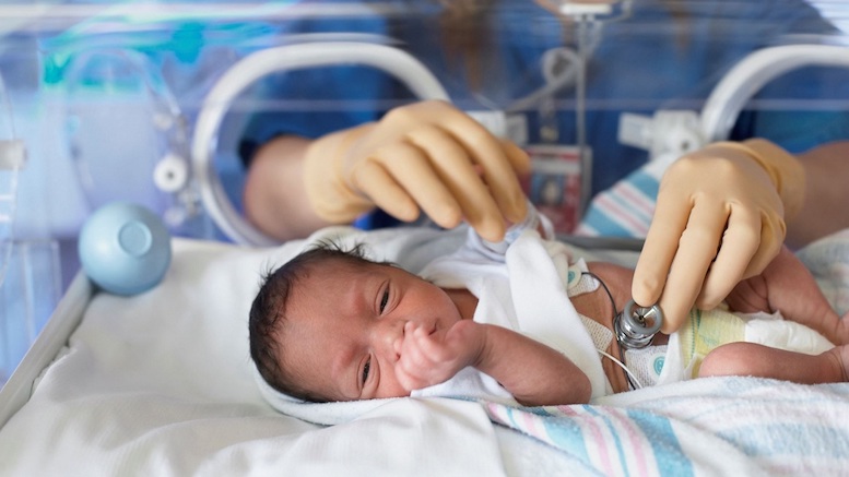هفتمین نوزاد سالم از مادر کرونایی در میاندوآب متولد شد
