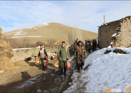 توزیع بسته های معیشتی توسط سپاه در مناطق محروم میاندوآب