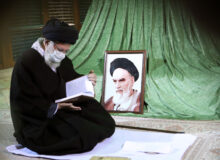 رهبر انقلاب در حرم امام خمینی (ره) و گلزار شهدا حضور یافتند