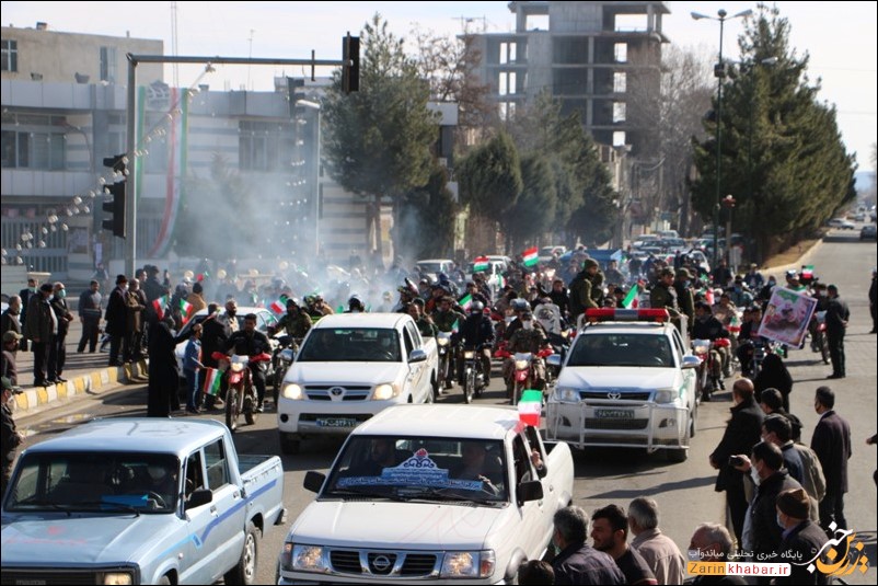 متفاوت‌ترین راهپیمایی ۲۲ بهمن قرن/مردم میاندوآب با رژه موتوری و خودرویی سالگرد پیروزی انقلاب اسلامی را جشن گرفتند +تصاویر