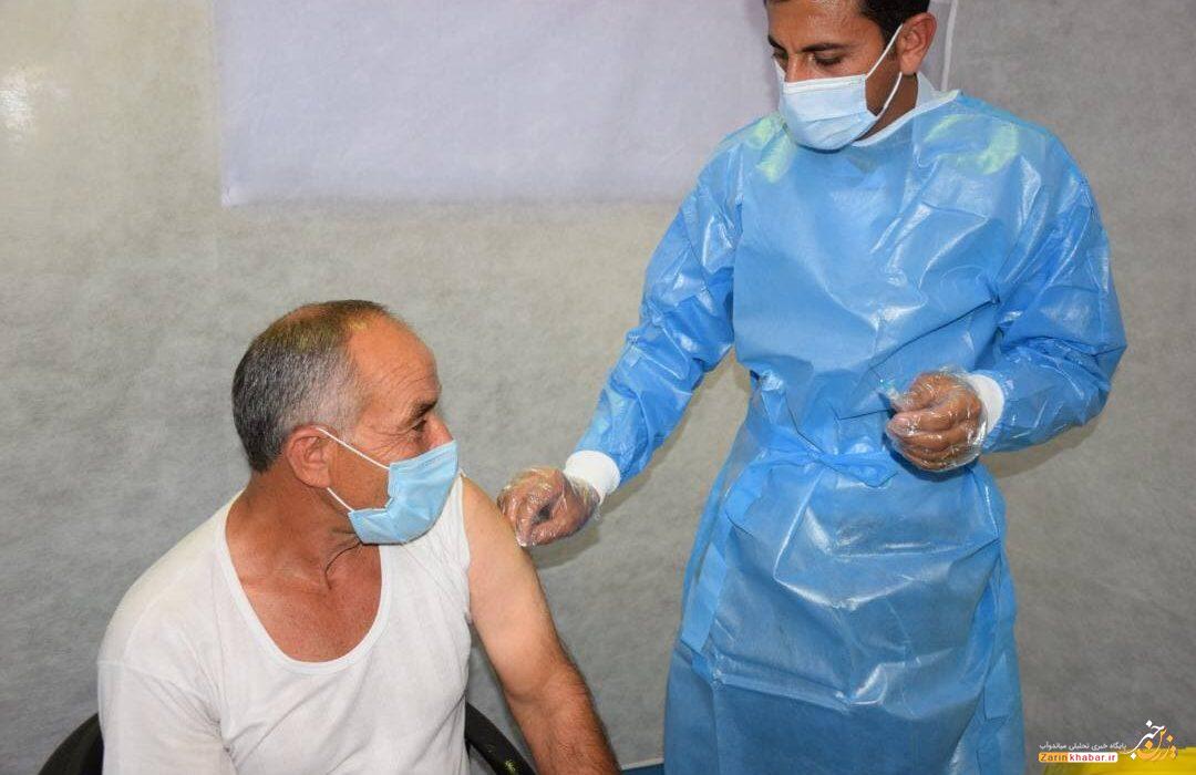 اعضای خانواده کادر درمانی در میاندوآب علیه کرونا ایمن می شوند