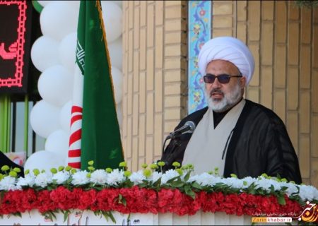تعلیم و تربیت بزرگترین وظیفه معلمان است/ معلمان نباید مجبور به داشتن شغل دوم باشند