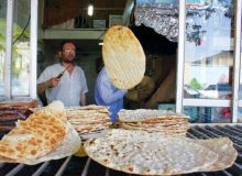 پخت و توزیع ۱۶۰ هزار قرص نان نذری شهید حاج قاسم سلیمانی در میاندوآب