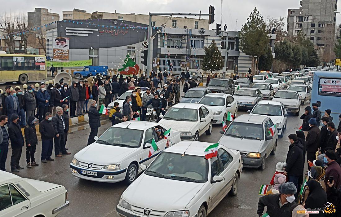 مردم میاندوآب با رژه موتوری و خودرویی سالگرد پیروزی انقلاب اسلامی را جشن گرفتند