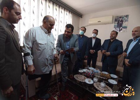 دیدار وزیر ارتباطات و فناوری اطلاعات با جانباز ۷۰ درصد در میاندوآب