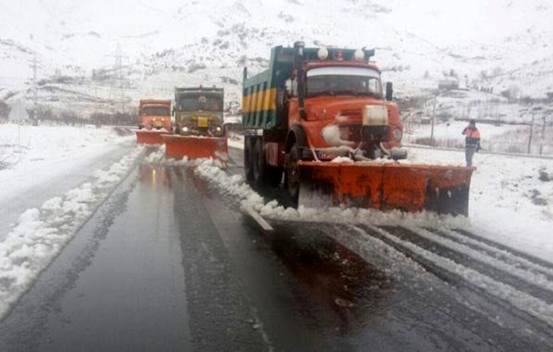 شناسایی ۳۵ نقطه حادثه خیز در جاده های آذربایجان غربی/ راهداری زمستانی با فعالیت ۶۸ اکیپ از اول آذر در استان شروع می شود