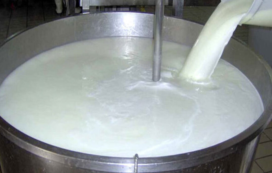 ۲۵ تن شیر فاسد و غیر بهداشتی در میاندوآب کشف و ضبط شد