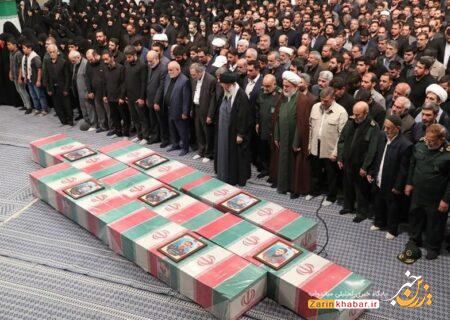 رهبر انقلاب بر پیکر هفت شهید راه قدس نماز اقامه کردند