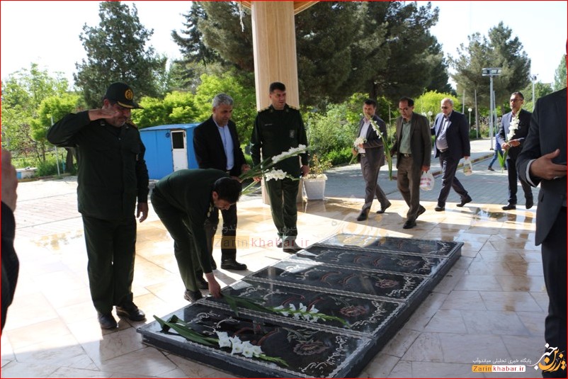 مزار شهدای گمنام میاندوآب گلباران شد