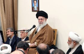 مسائل کشور را به گفتگوها گره نزنیم