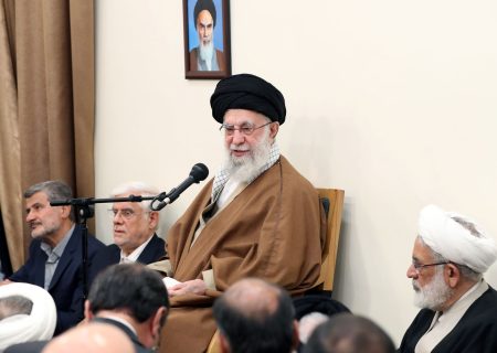 مسائل کشور را به گفتگوها گره نزنیم