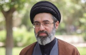عهد می‌بندیم که انتقام خون امام شهید را بگیریم
