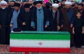 اقامه نماز تاریخی بر پیکر قائد امت